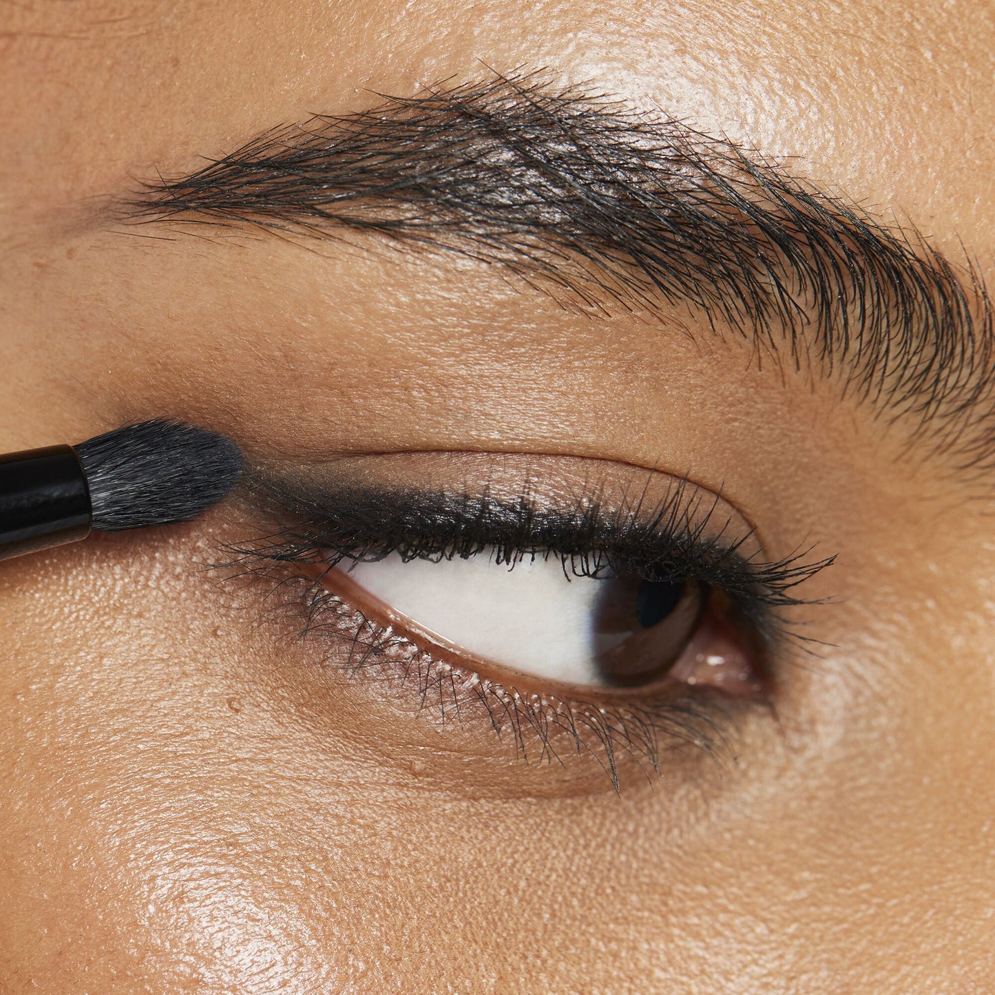smudge-n-smoke-eyeliner-brush-s1 100824_elf_Shikin_Kohl_App_017_RGB_IGF.jpg