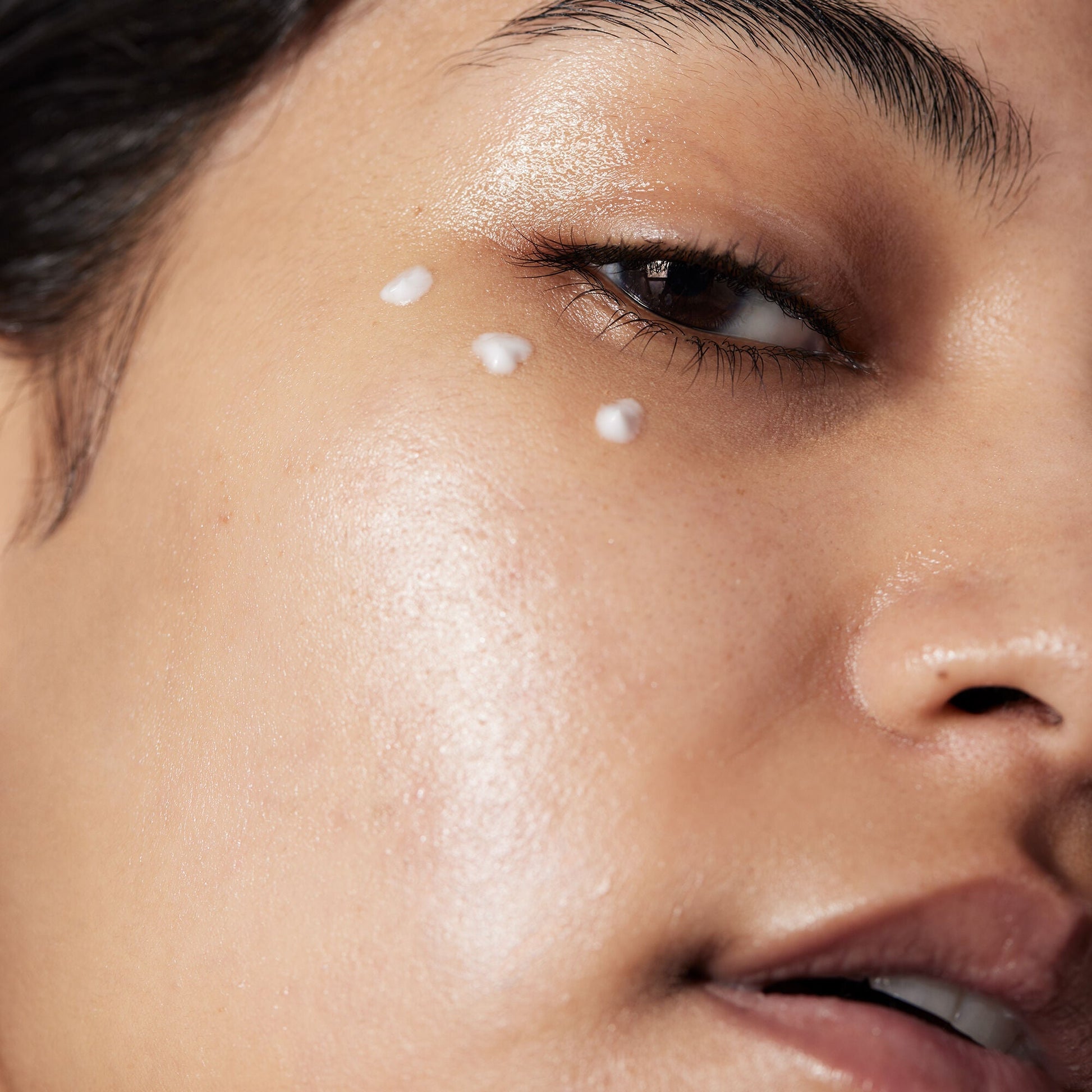 holy-hydration-eye-cream-w1 040822_Model_HH-EyeCream_116_RT1-V1_IGF_3f5819bb-8440-48d0-943c-ab2a2612d116.jpg