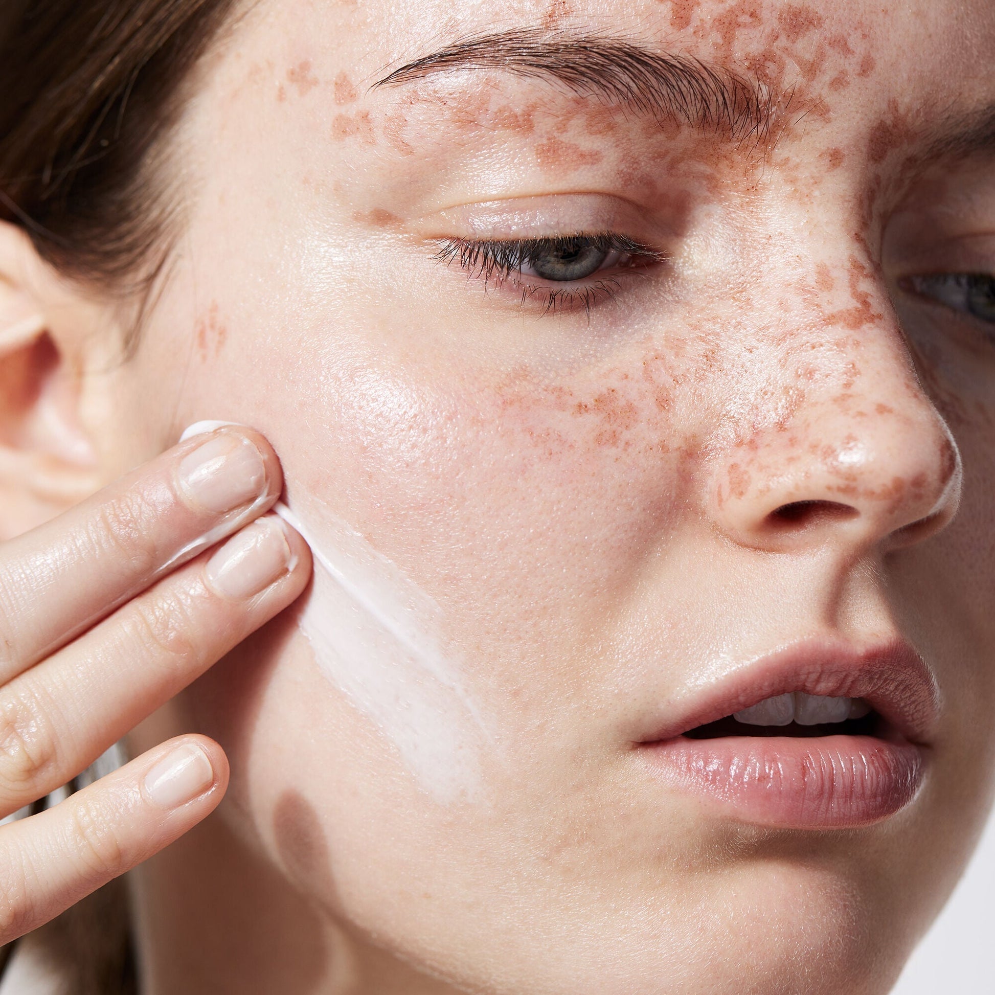 holy-hydration-face-cream-y2 040822_Model_HH-FaceCream_091_RT2-V1_IGF_38740f4c-997d-4161-a3bd-3457855e993f.jpg