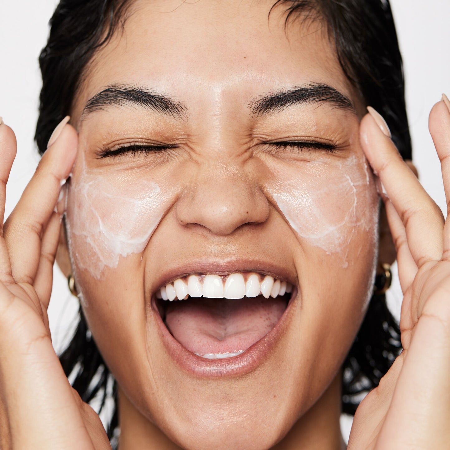 pure-skin-moisturizer-b8 040822_Model_Pure-Moisturizer_200_RT2-V1_RGB040822_Model_Pure-Moisturizer_200_RT2-V1_V1_IGF.jpg
