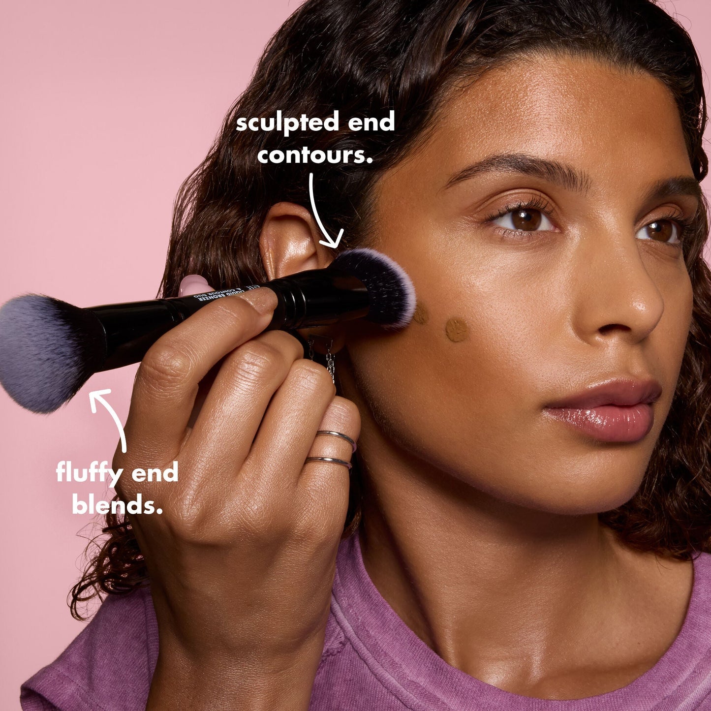 liquid-bronzer-and-contour-duo-brush-m1 0426_EDU_LiquidBronzer_ContourDuoBrush_BenefitModel.jpg