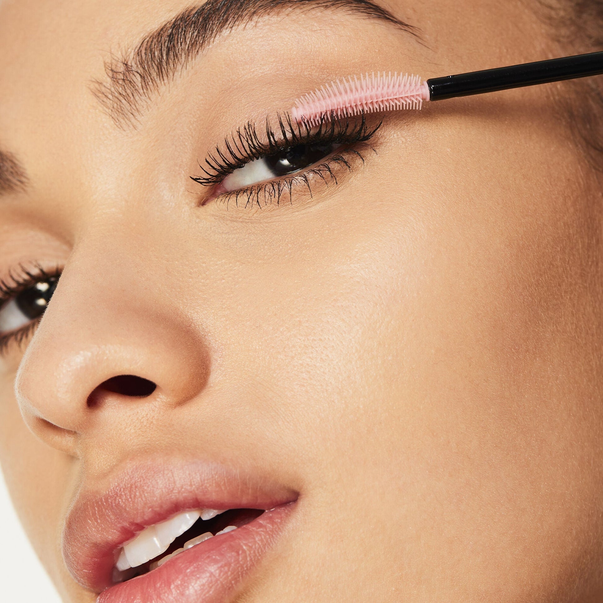 lash-n-roll-mascara-b7 052322_Adriana_LashRoll-After-Black_069_IGF_V2.jpg