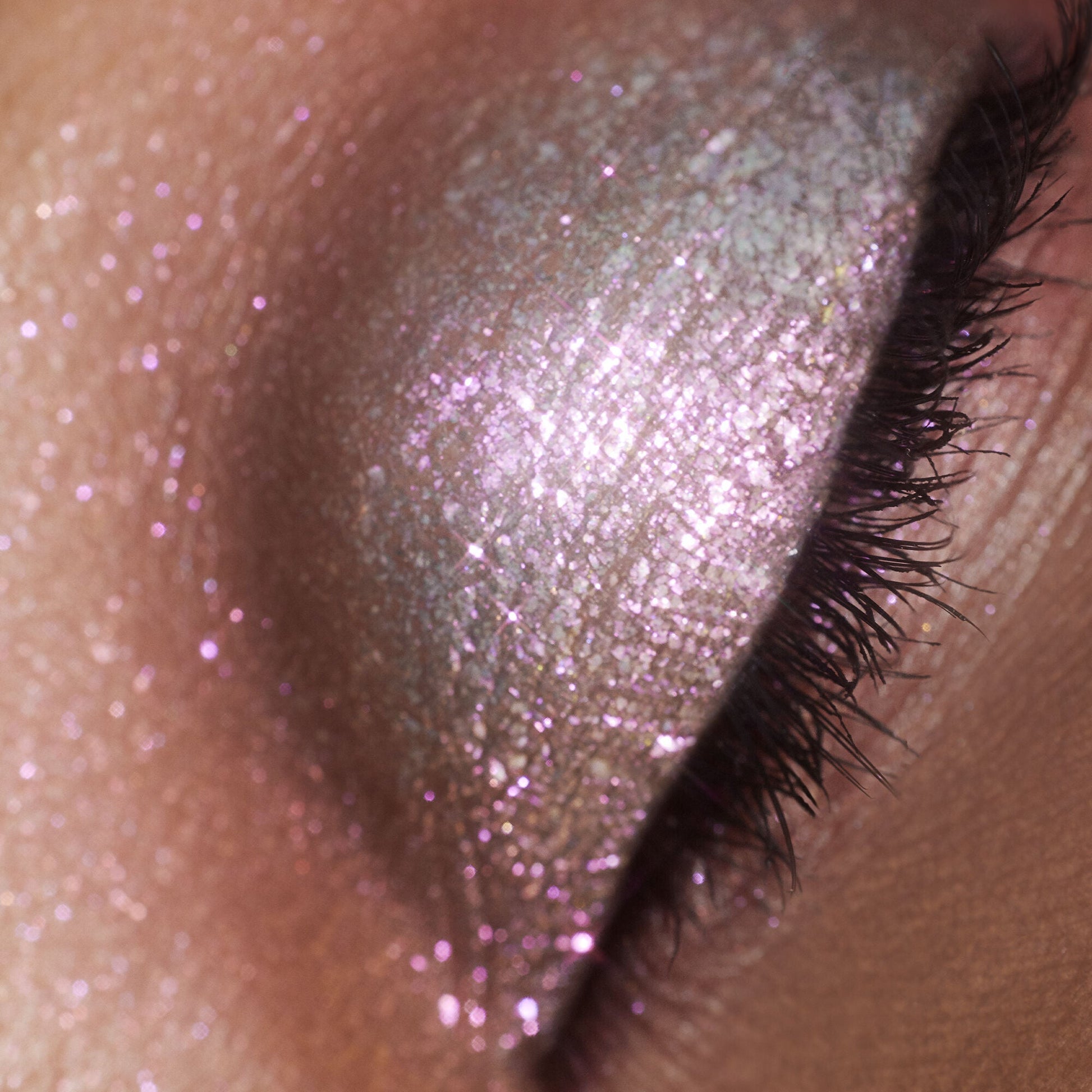 duochrome-liquid-eyeshadow-s9 061223_Chi_SparkPink_0022_FINAL_RGB_IGF.jpg