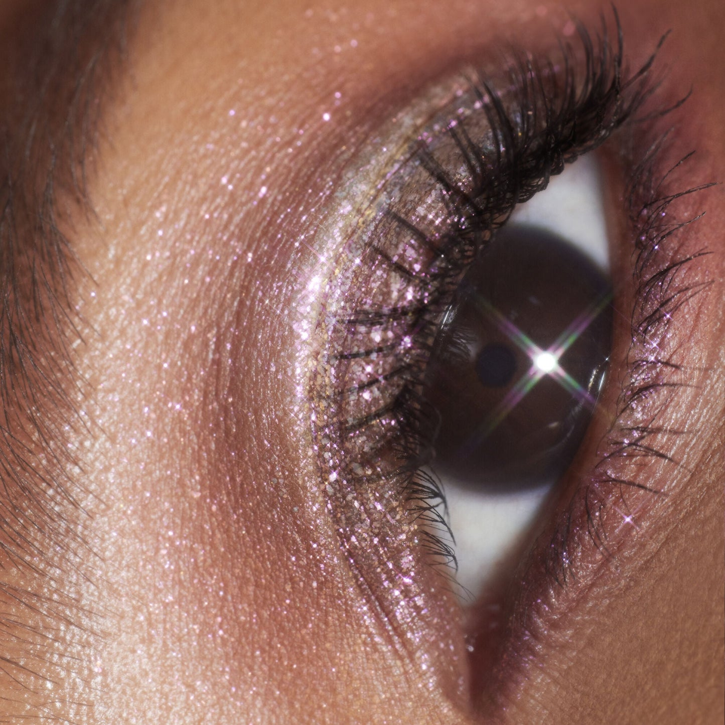 duochrome-liquid-eyeshadow-s9 061223_Chi_SparkPink_0023_FINAL_RGB_IGF.jpg