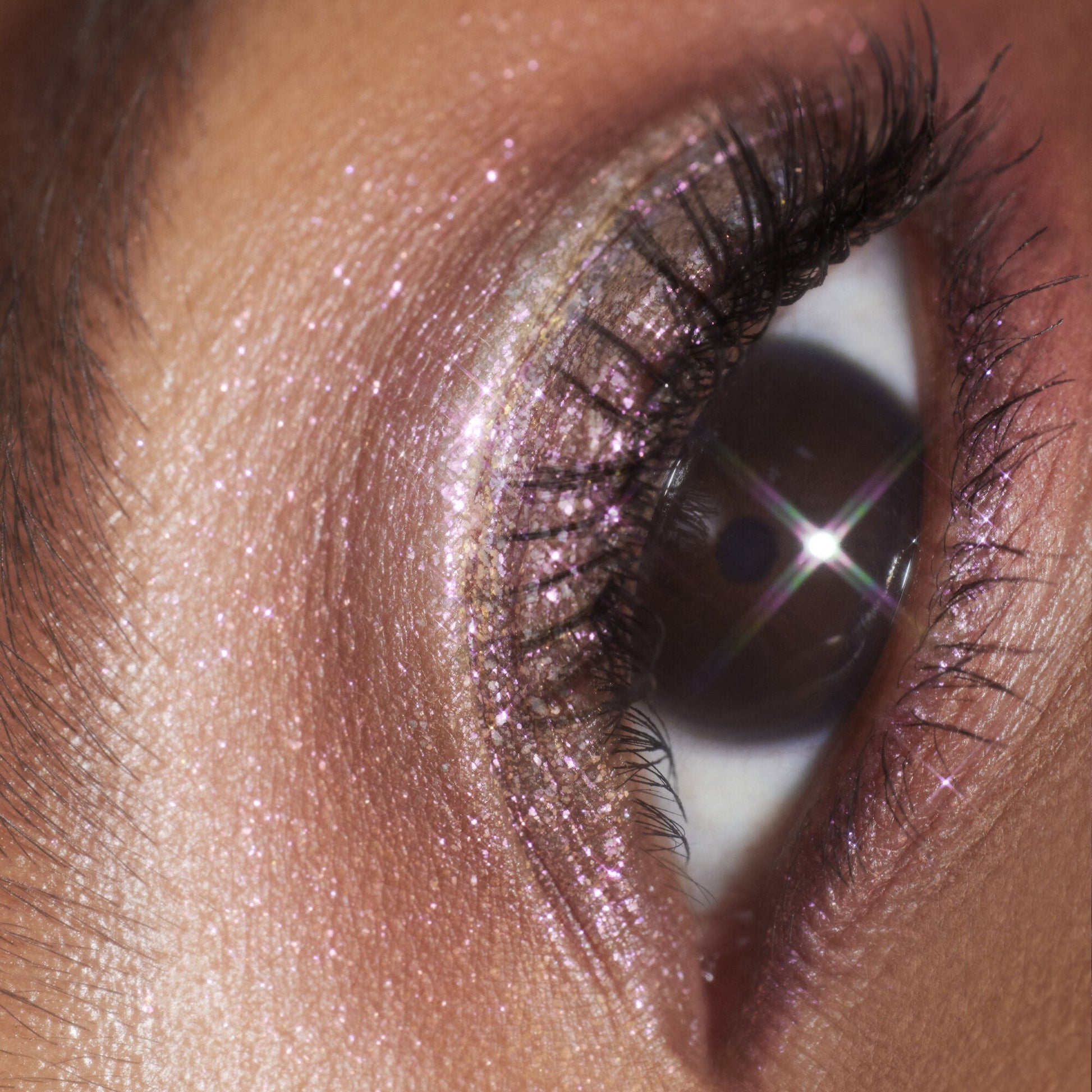 duochrome-liquid-eyeshadow-s9 061223_Chi_SparkPink_0023_FINAL_RGB_IGF.jpg