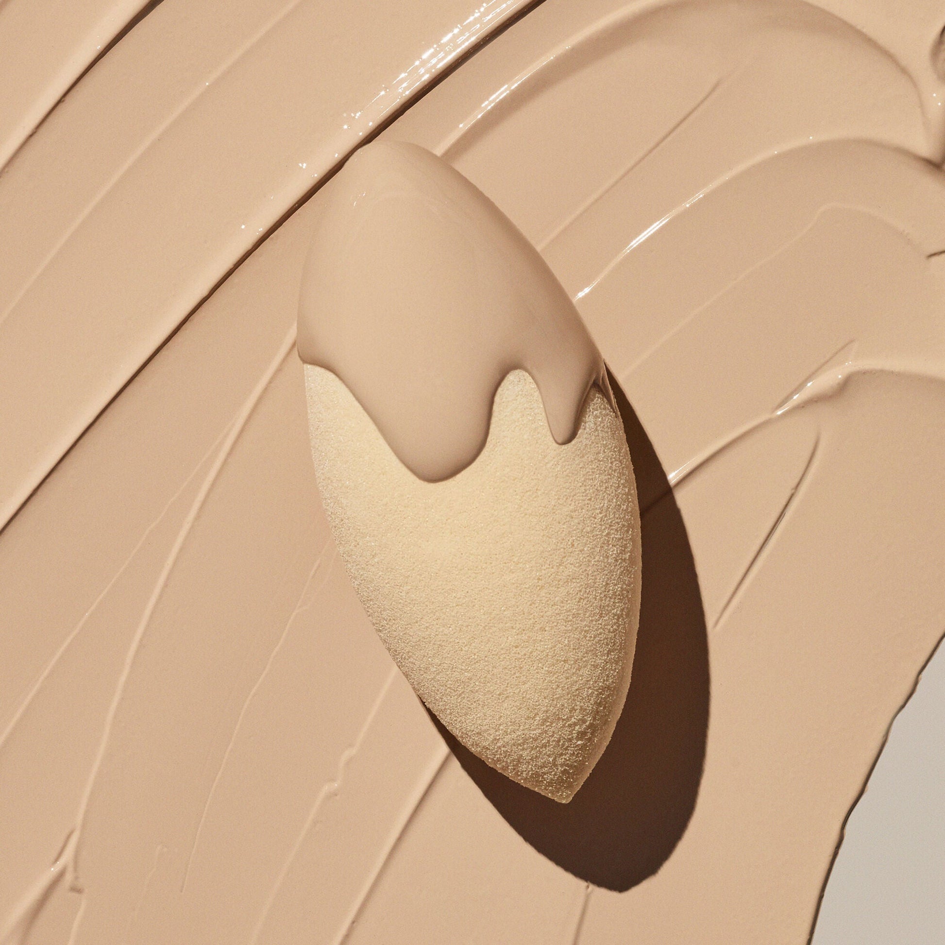 camo-concealer-sponge-f1 07312020_CamoSponge_009_IGF.jpg