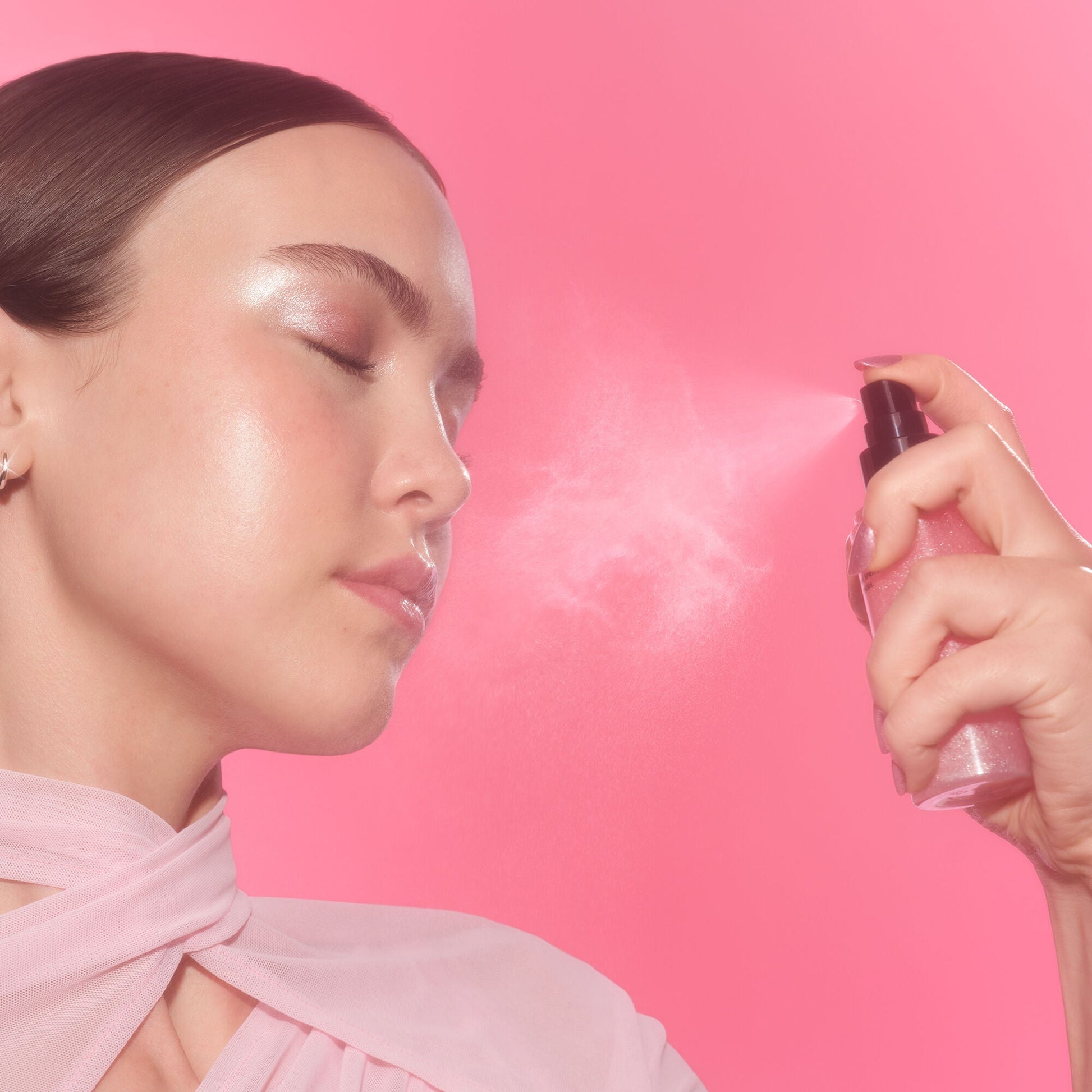 power-grip-rose-setting-spray-o5 102225_Haley_PG_Pink_App_038_v3_RGB_IGF_afa202e0-e395-4ab2-8641-8545bdabb8f6.jpg