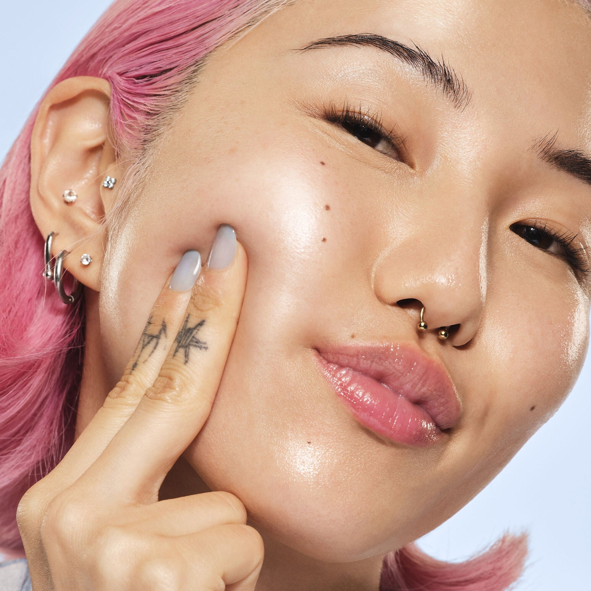 glass-slick-serum-stick-i8 102225_SKIN_Michelle_Editorial_015_w4QC_RGB_IGF_42f2efa3-c76d-440b-9883-58026346f35b.jpg