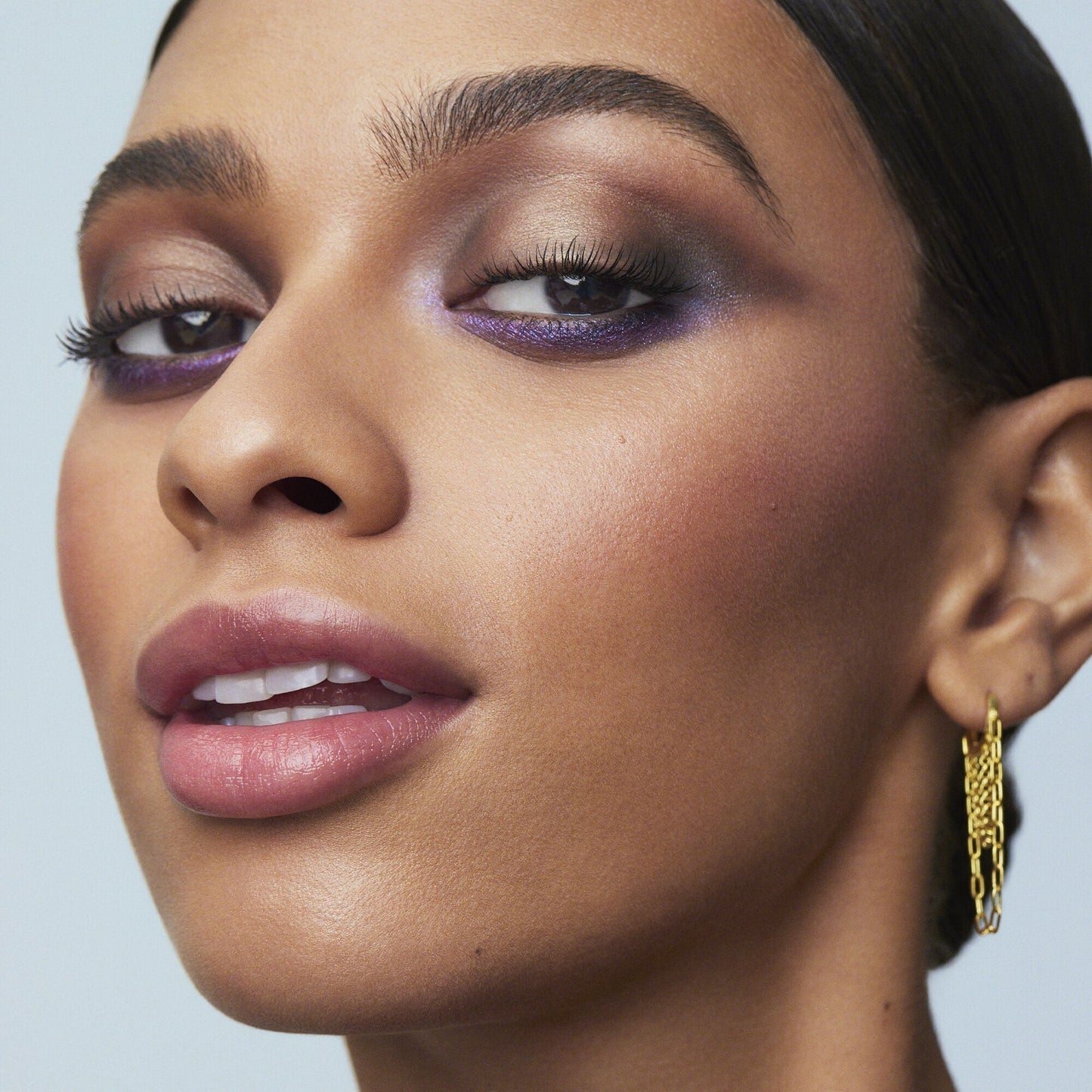 perfect-10-eyeshadow-palette-c2 110722_Adriana_10pcEyeshadow_2060_IGF.jpg