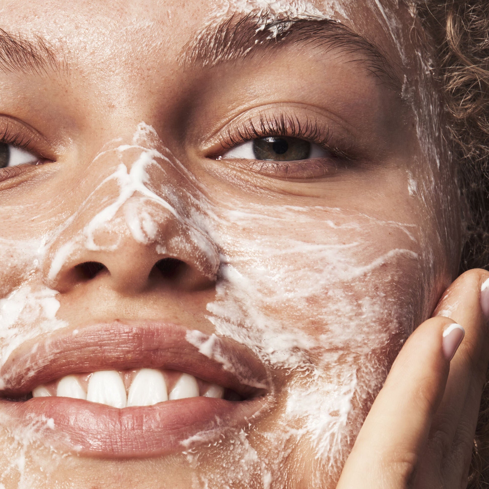 blemish-breakthrough-acne-calming-water-cream-mini-a7 121321_Marley-Acne-Regimen_0117_FINAL_IGF_7be73b38-8681-4e47-be60-37d940df0d6e.jpg