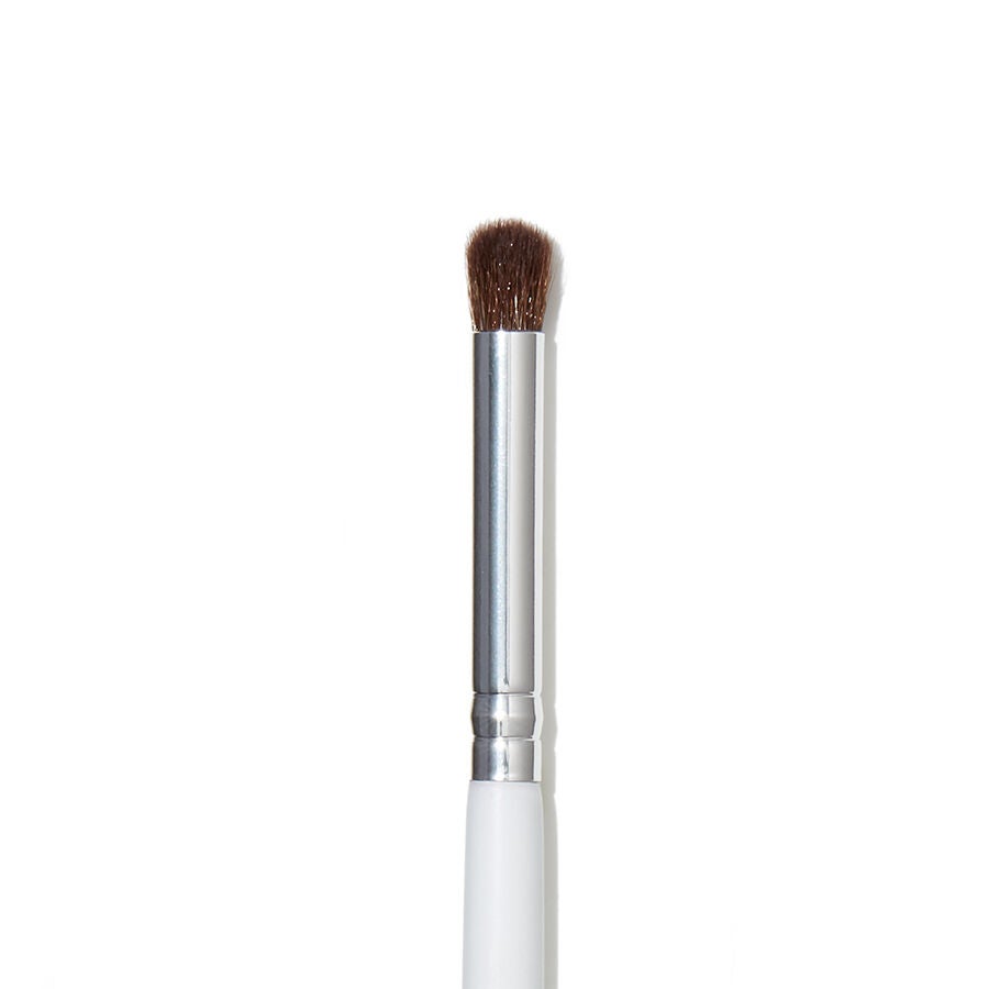 eye-crease-brush-d7 1823_EyeCreaseBrush_Macro.jpg