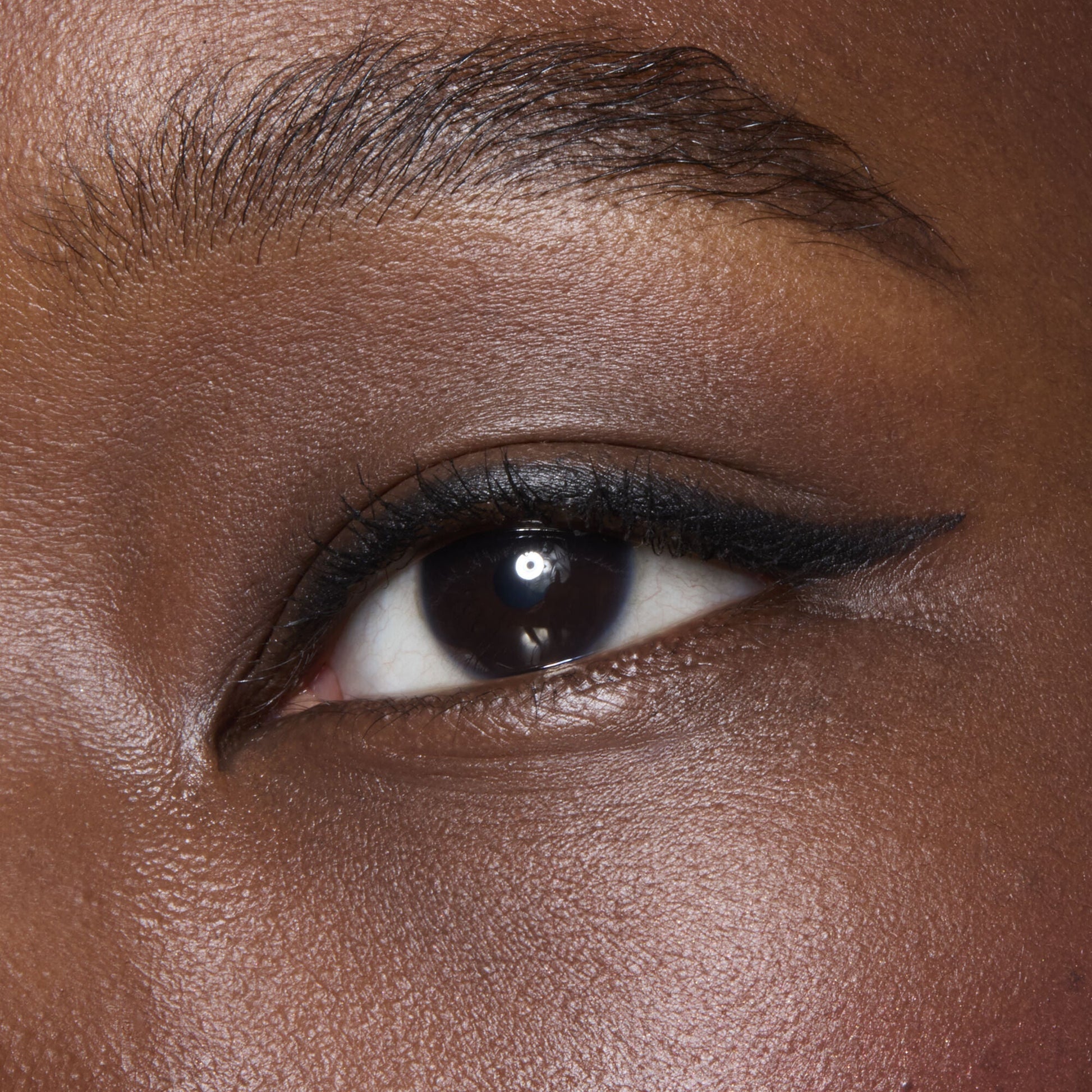 no-budge-retractable-eyeliner-y8 81330_NO_BUDGE_RETRACTABLE_EYELINER_BLACK_BILLIE_0062_V2.jpg