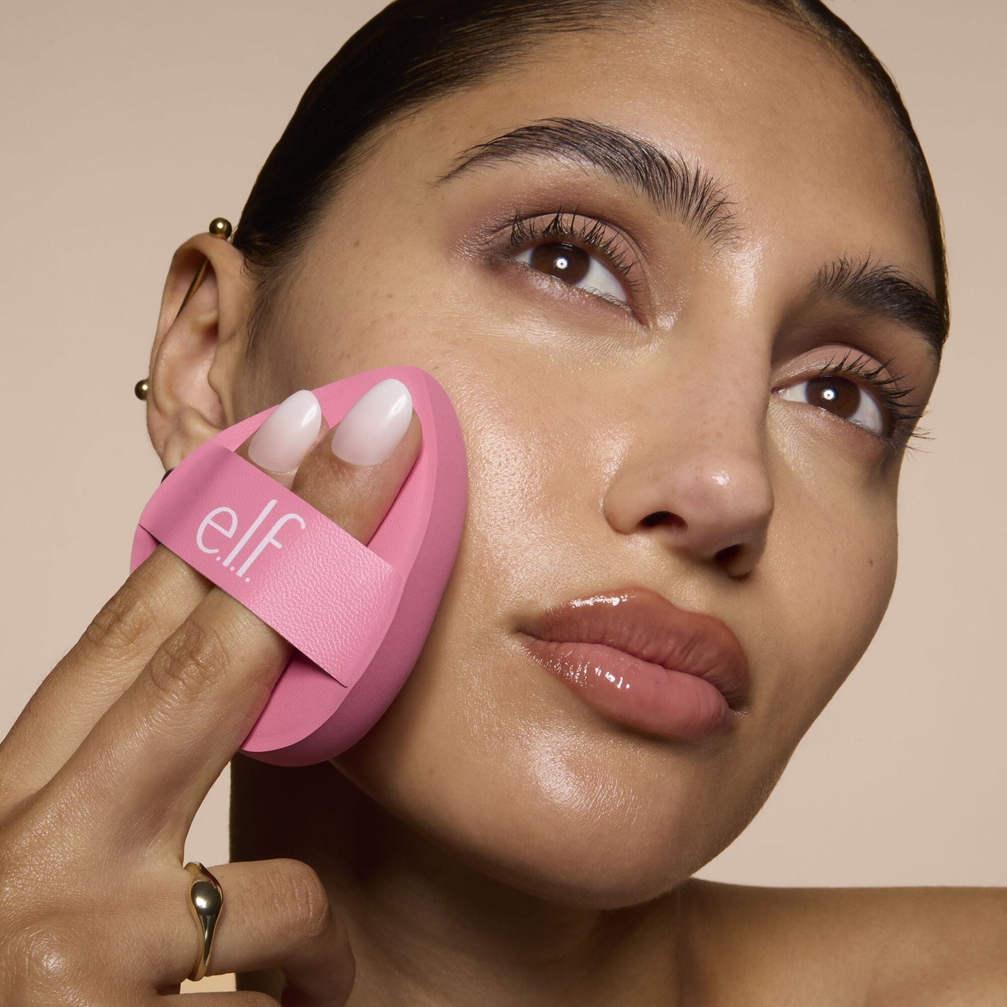 pillow-puff-foundation-sponge-o8 81838_MOM_PILLOW_PUFF_FOUNDATION_SPONGE_TOOL_SHOT_SONALI_0126_V2.jpg