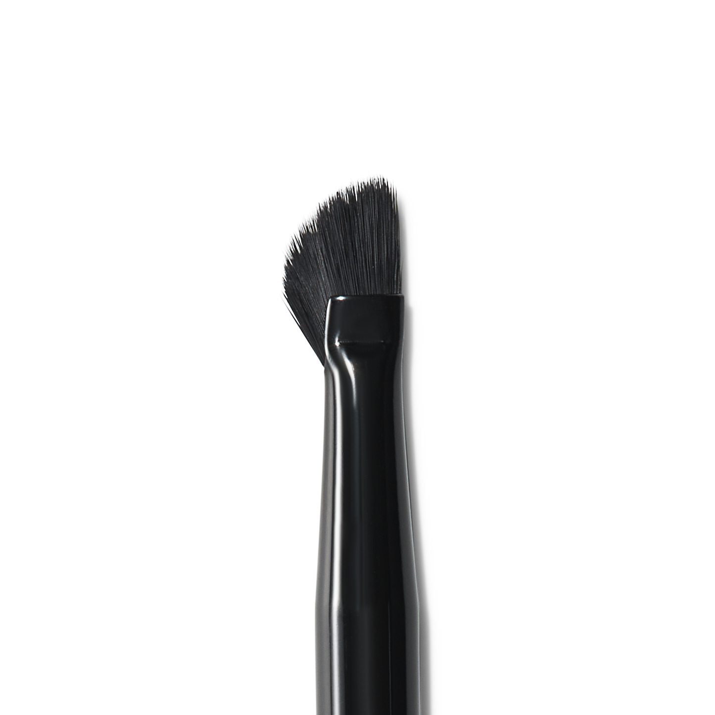 wing-it-liner-brush-o0 84091_MACRO_R.png