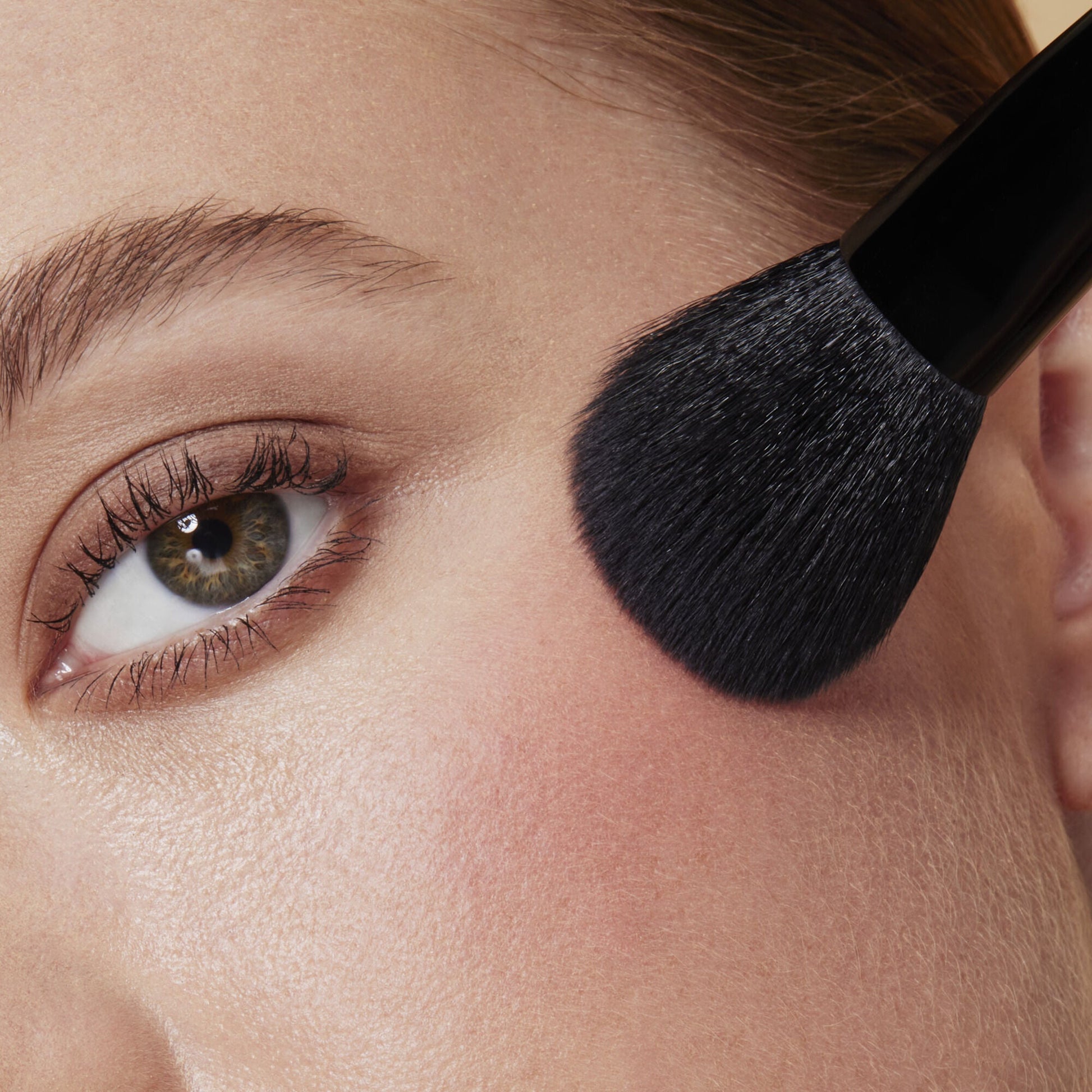 full-face-and-eye-makeup-brush-set-with-travel-case-x3 84674_FULL_FACE_EYE_BRUSH_SET_BLUSH_BRUSH_CARI_0086.jpg