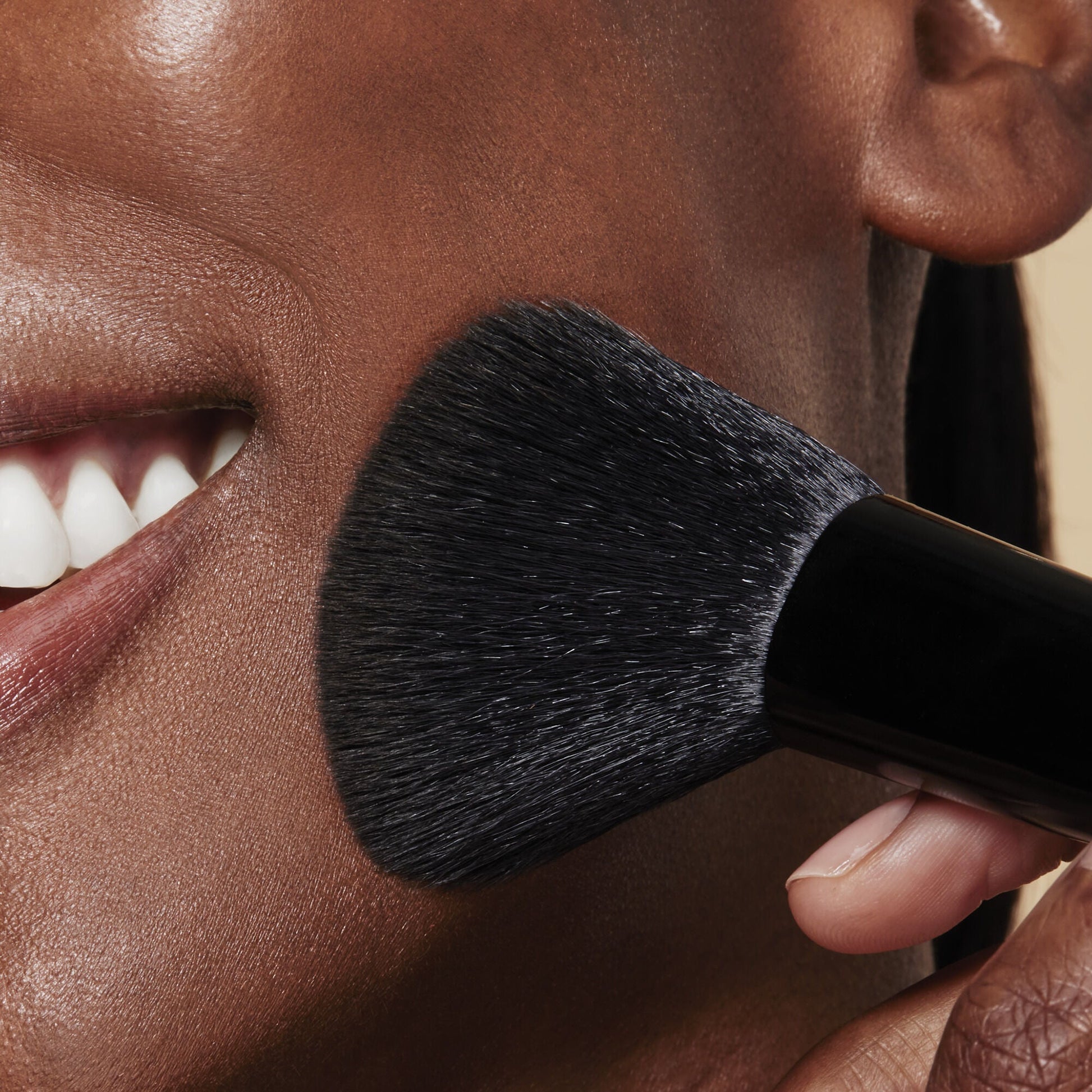 full-face-and-eye-makeup-brush-set-with-travel-case-x3 84674_FULL_FACE_EYE_BRUSH_SET_POWDER_BRUSH_DJ_0118.jpg