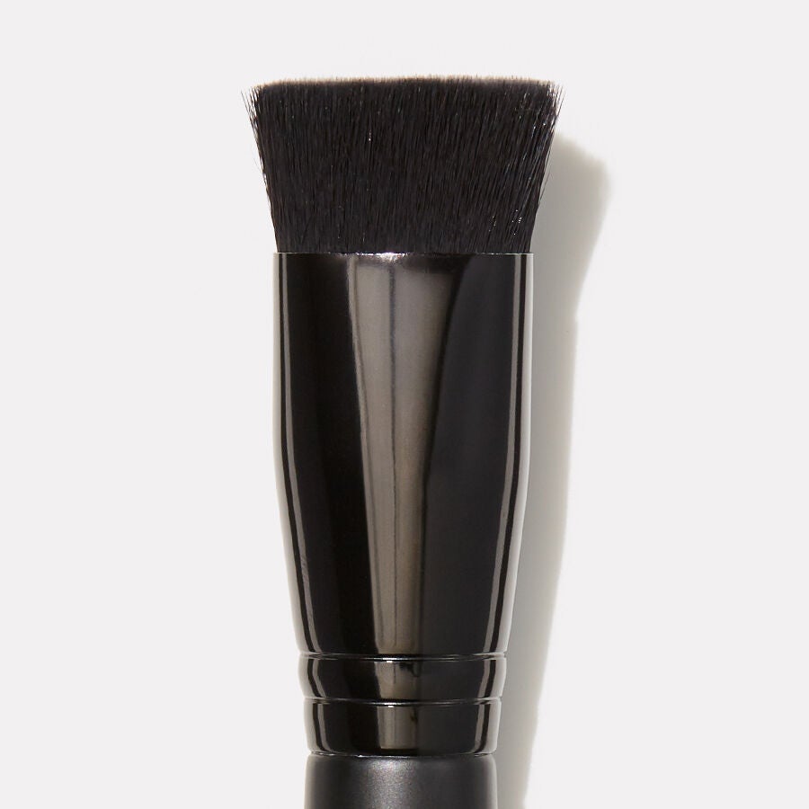 triangular-buffing-foundation-brush-f0 85106_b_TriangularBuffingFoundationBrushwebA.jpg