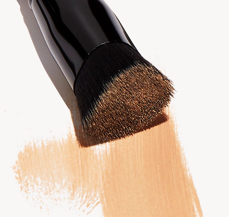 triangular-buffing-foundation-brush-f0 shot.jpg